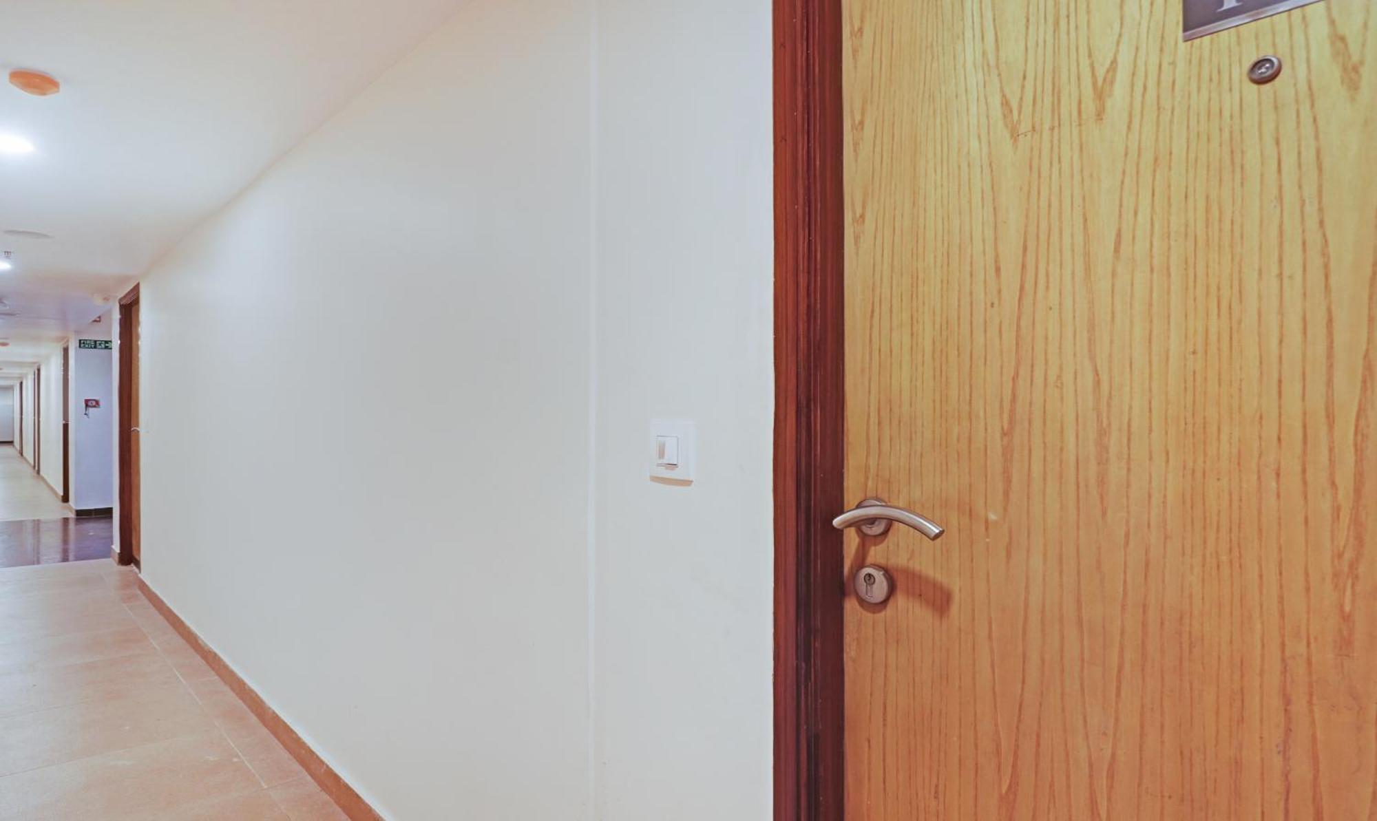 Treebo Premium Seven Lake View Hyderabad Exterior foto