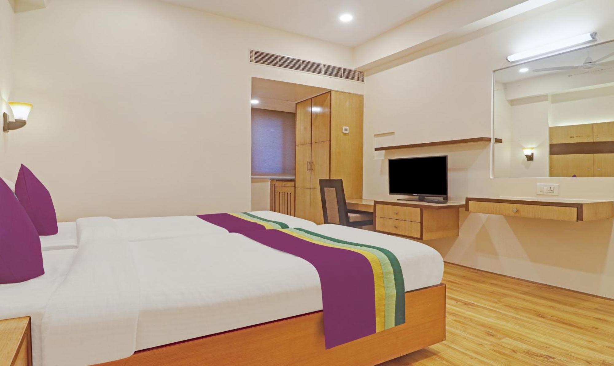 Treebo Premium Seven Lake View Hyderabad Exterior foto